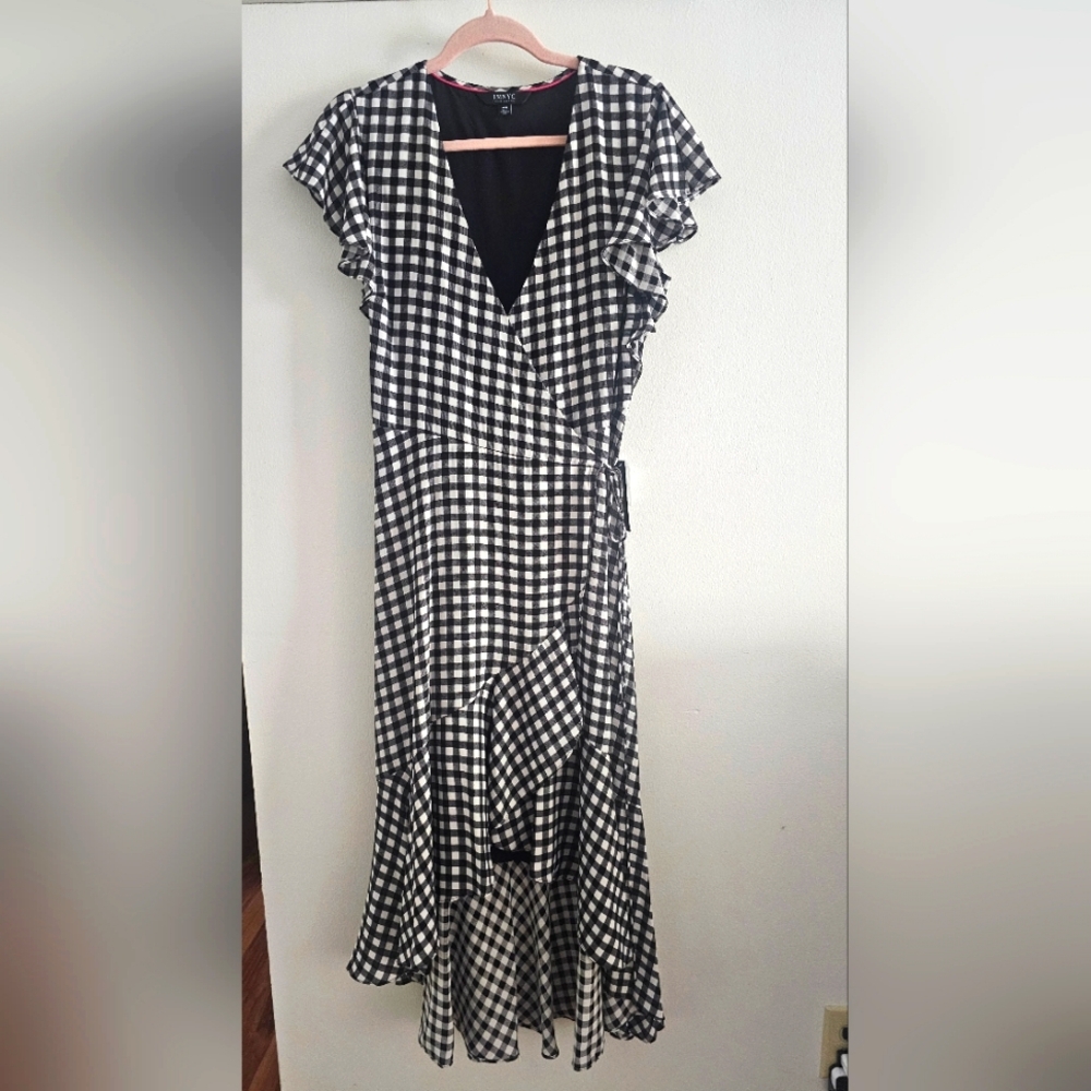 IMNYC Isaac Mizrahi Plaid Maxi. White and Black Wrap Dress SIZE M. (NWT)
